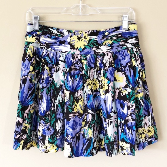 xxi | Flouncy Button-Detail Floral Skirt Size M - Picture 2 of 8